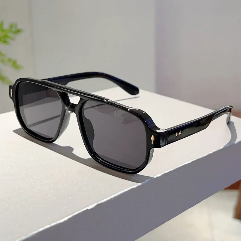 Neue Vintage-Sonnenbrille mit  – Vintage Fashion Images Bewertung und Preis